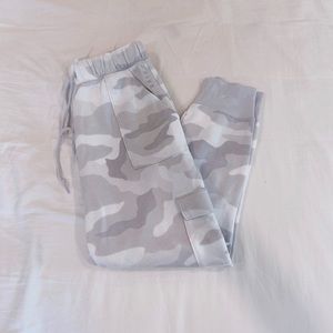 vs pink camo sweatpants